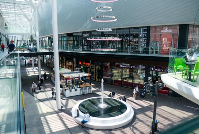 Temporary in-line 
and pop-up stores 