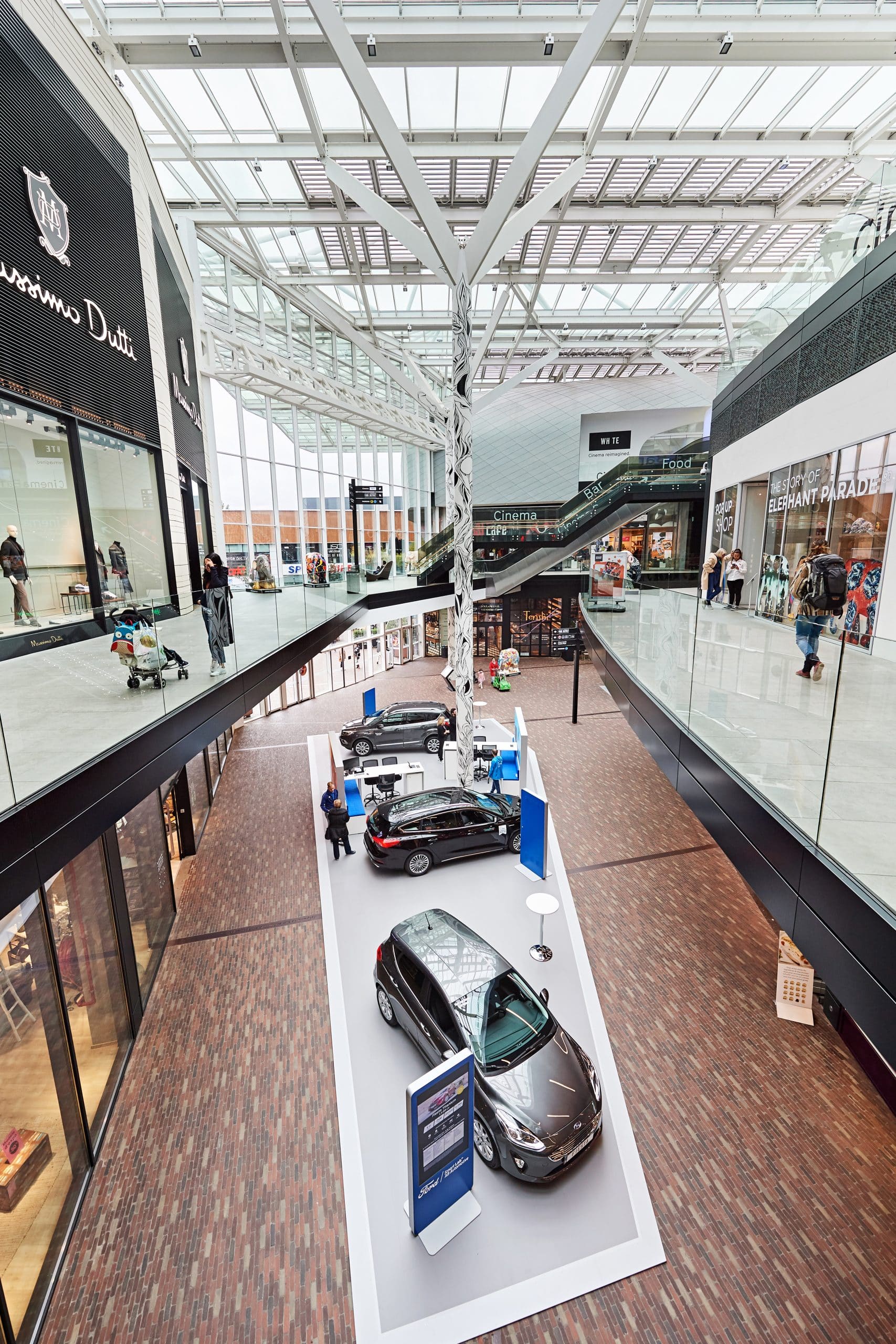 Carrefour Express Docks Bruxsel Shopping Center In Brussels