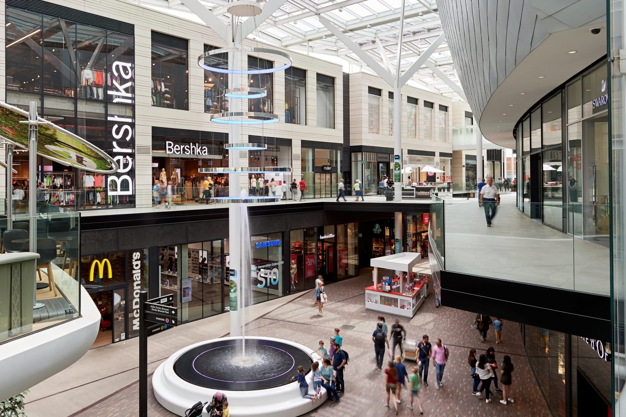 food-and-drink-docks-bruxsel-shopping-center-belgium